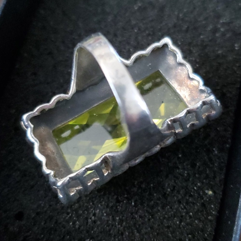 STERLING SILVER PERIDOT RING - Picture 6 of 7